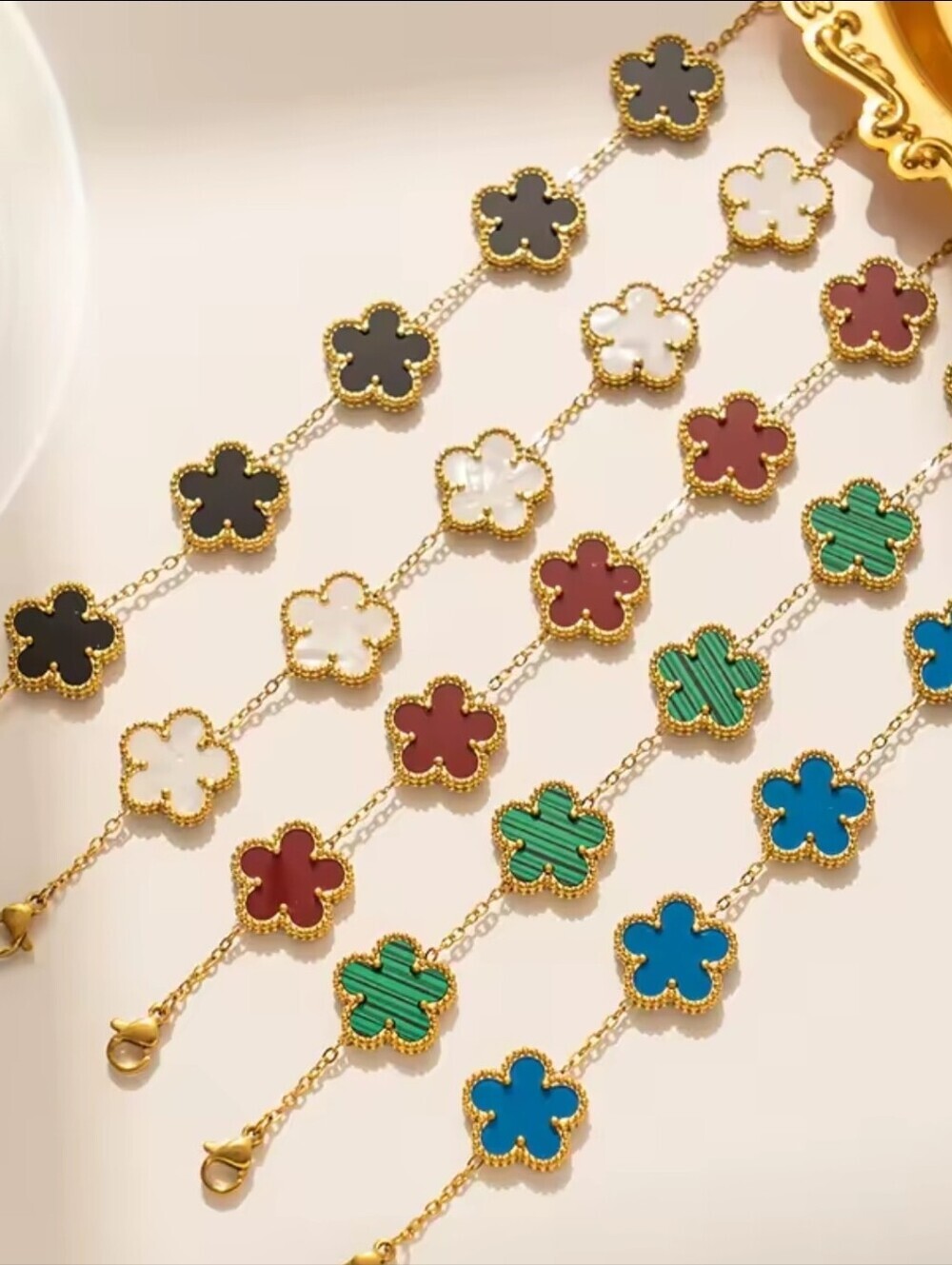 Gold Bracelet with White Clover Motifs - Picture 5 of 6